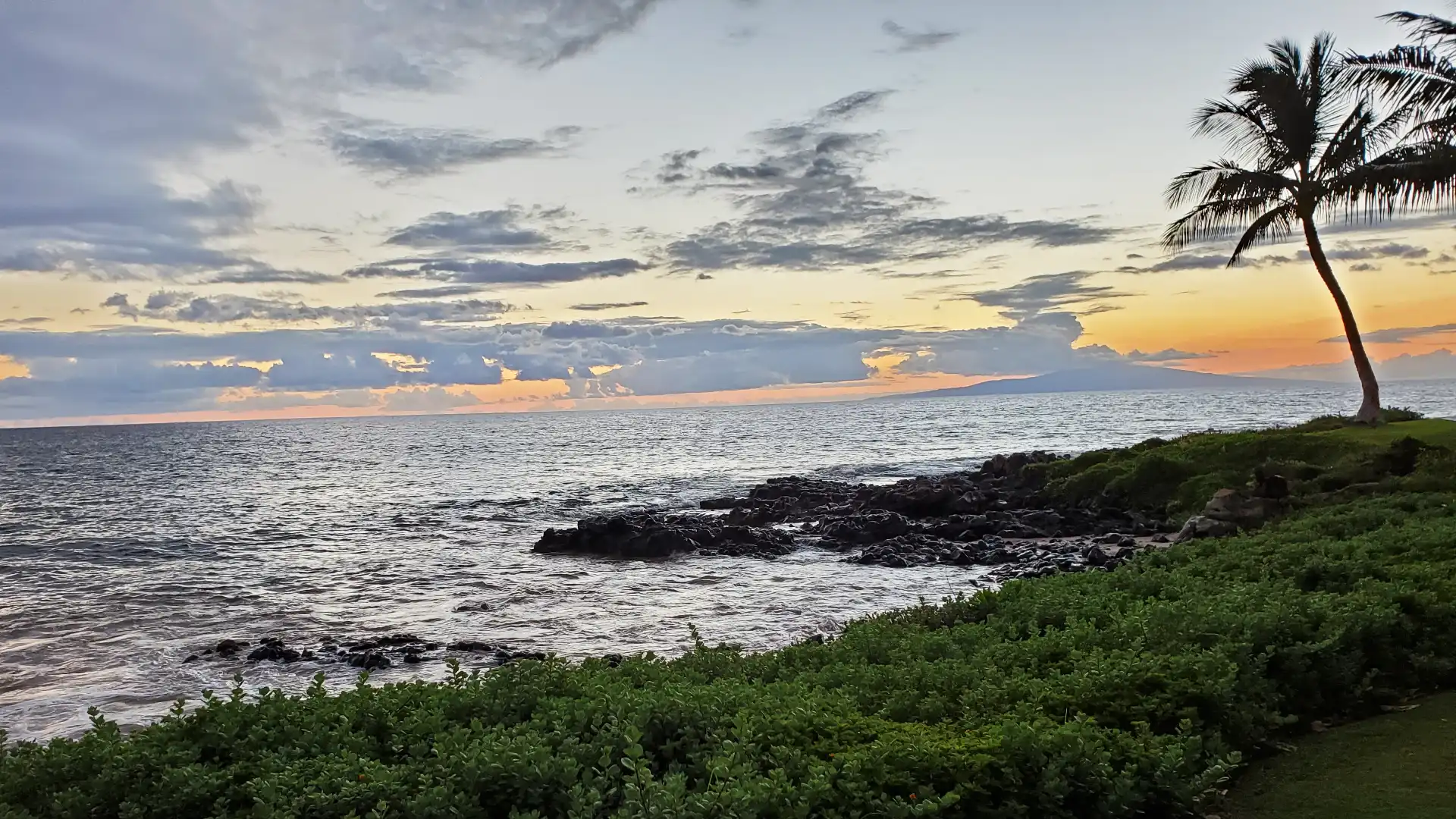 Sun setting in Maui, Hawaii