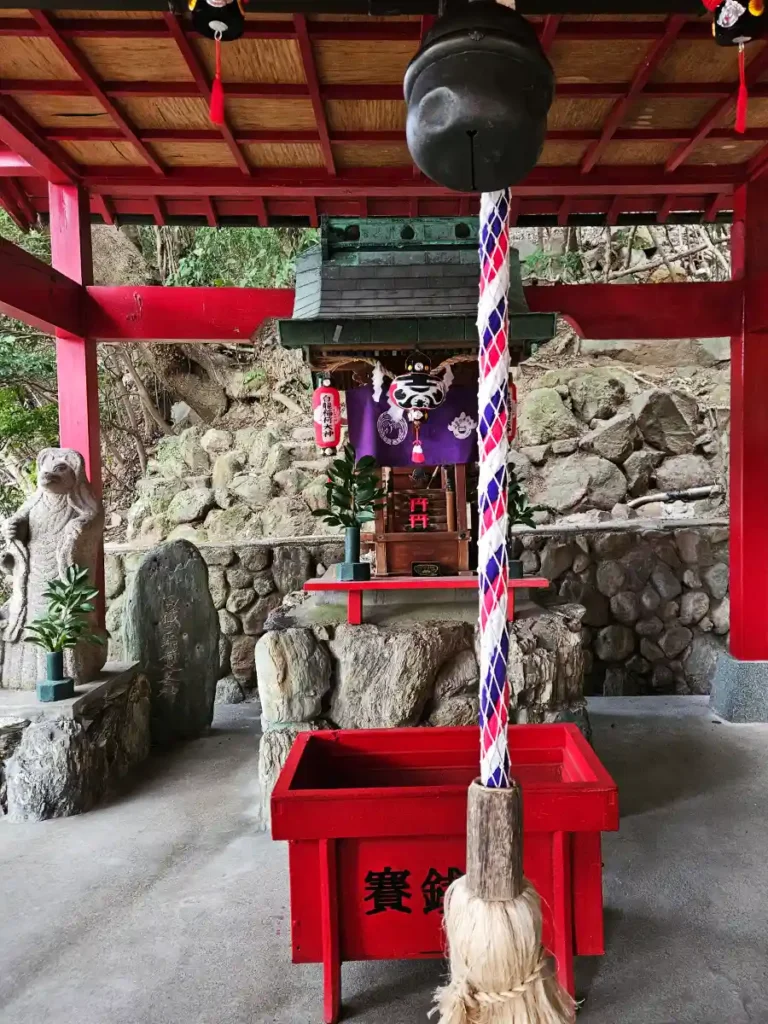 A traditional red Shinto shrine at the Umi Jigoku hot spring in Beppu.