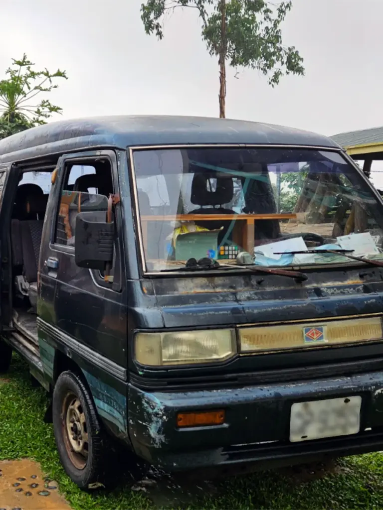 The old, rusty blue van we used for our daily mountain commutes while volunteering on a Taiwanese farm.